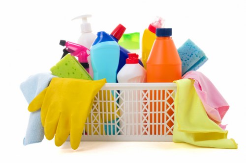 Professional carpet cleaning in a Farringdon home interior