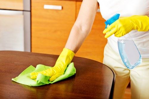 Local carpet cleaning service improving carpets in Farringdon